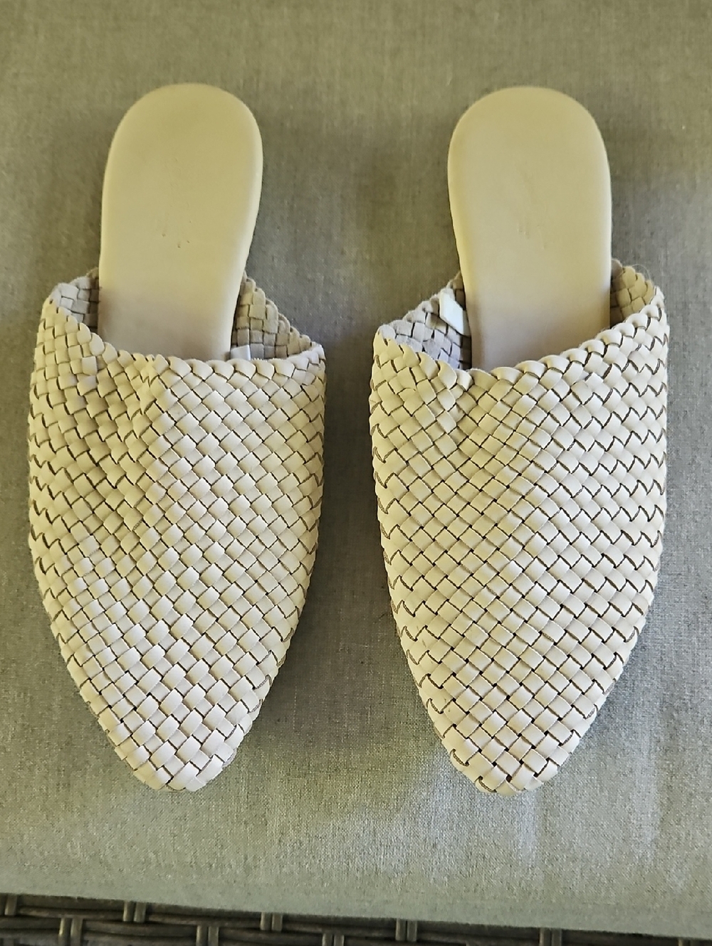 Universal Thread Woven Pointed-Toe Slip-On Mules in Cream 10
